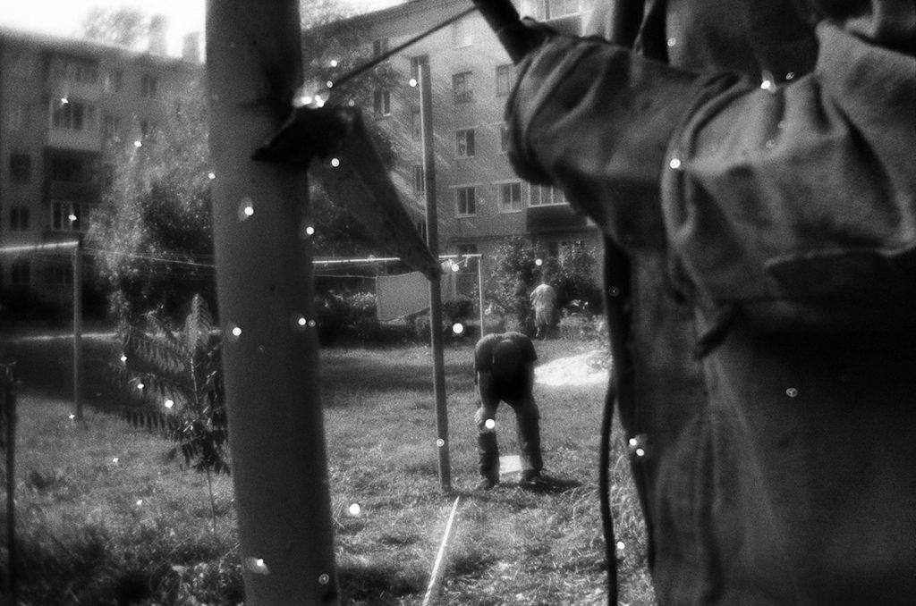 Welding the frame for drying carpets in the yard. Trubchevsk tow